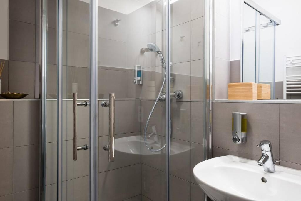 Sc 05 By Rockchair Apartments L Superhost Status L 2 Bedrooms Boxspringbeds Balcony Elevator - Cozy Family & Business Flair Welcomes You! Berlín Exteriér fotografie
